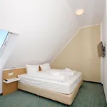 Rex Rugia 14-6 Mit Sauna- Und Schwimmbadnutzung Im Ahoi Sellin Daire Lobbe
